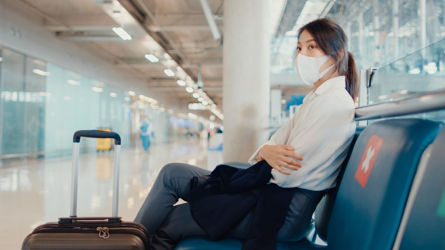 10 Comfortable Airport Outfits for Long Flights