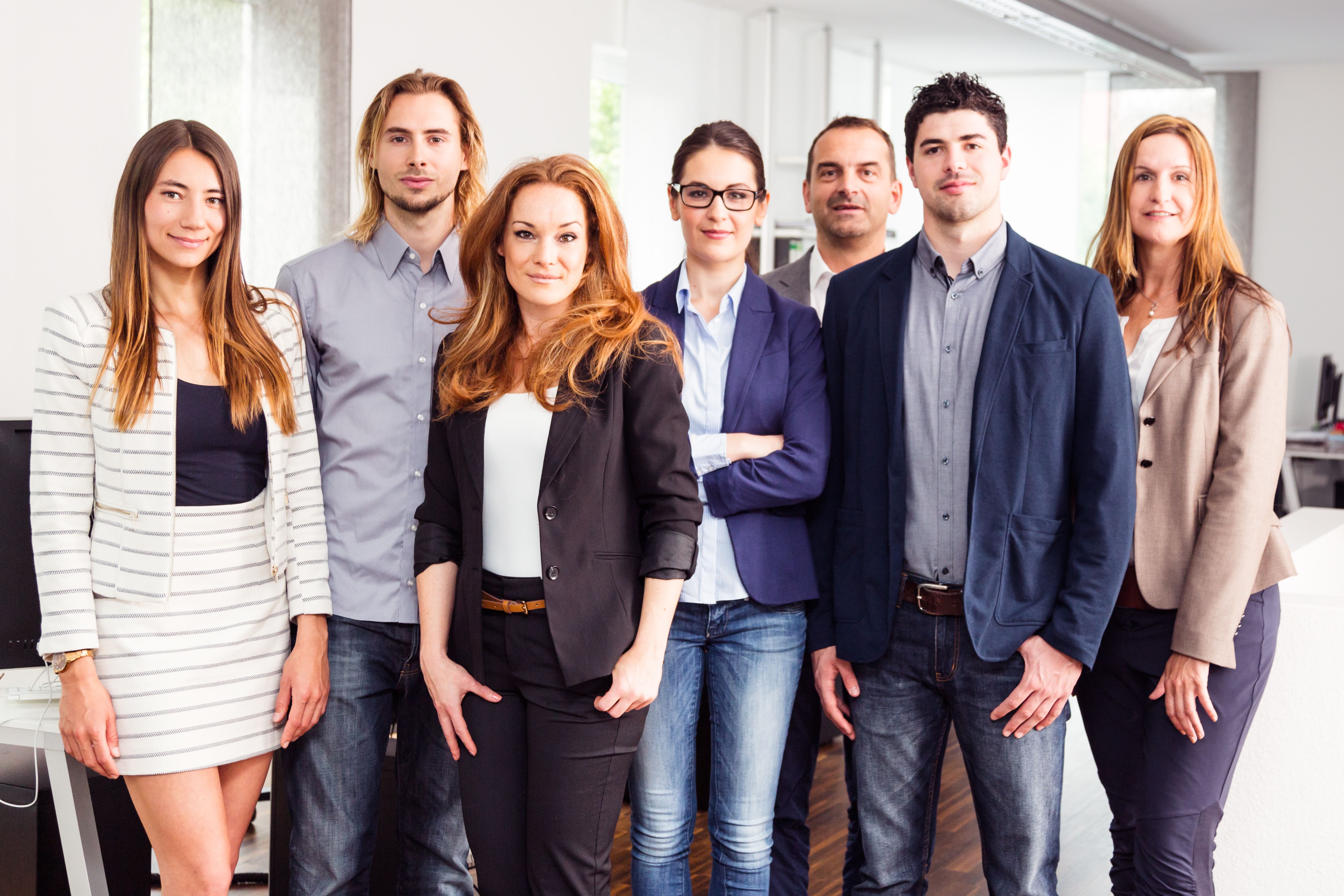 Workwear Outfits 2025: Capsule Wardrobe Idea for Women & Men