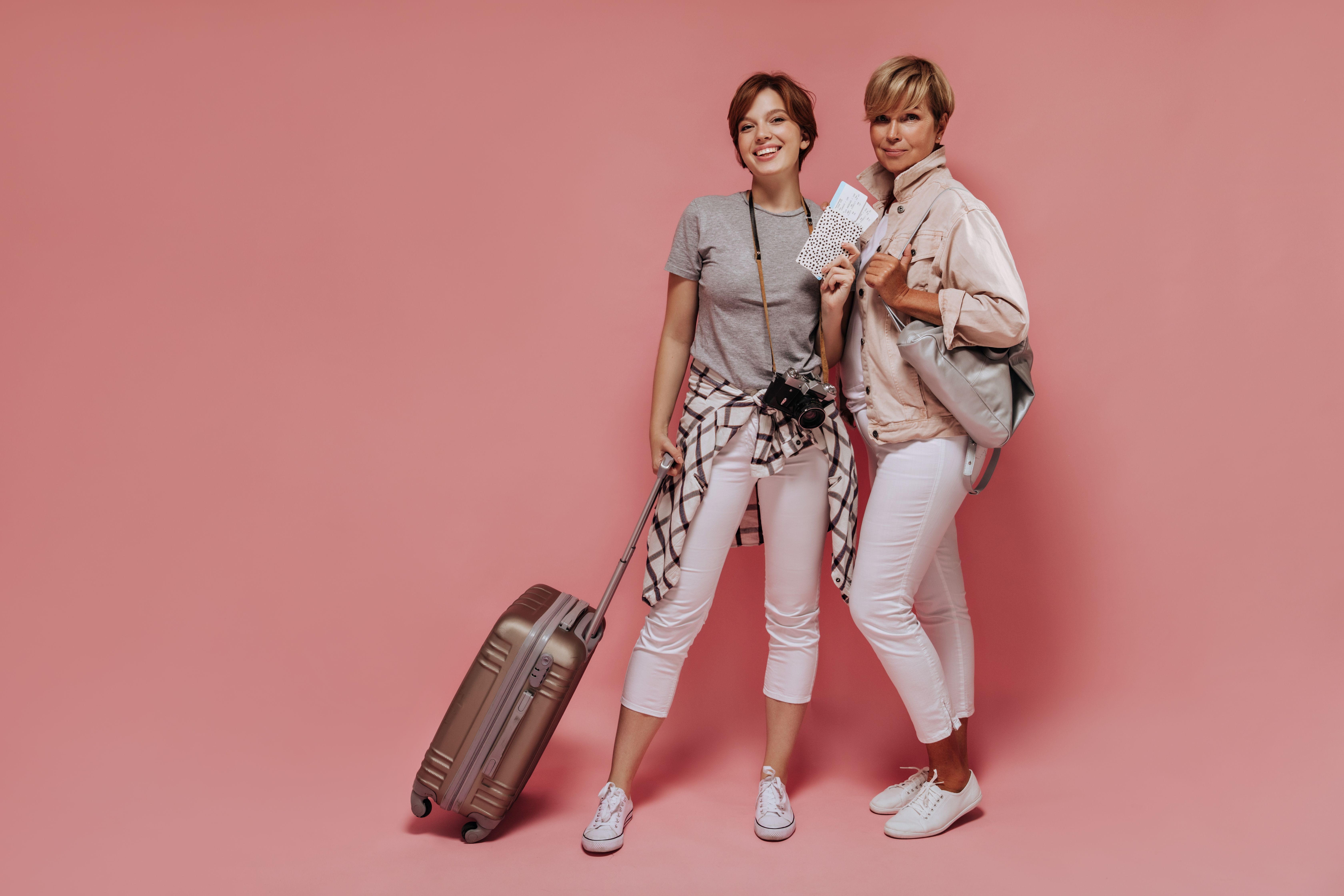 Airport Fashion: Effortless Travel Looks with Glance AI